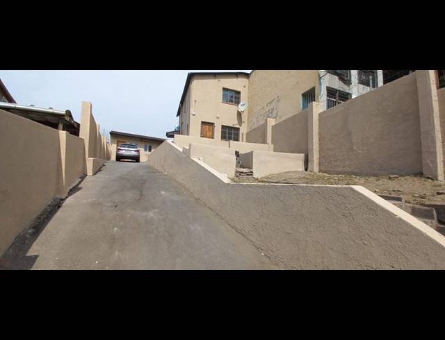 2 BEDROOM PROPERTY TO RENT IN CROSSMOOR